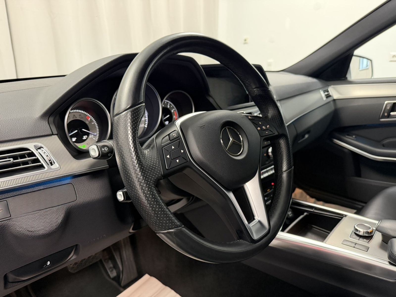Mercedes-Benz E 200 T CGI BlueEff. Aut. Avantgarde LED 7-Sitze foto 10