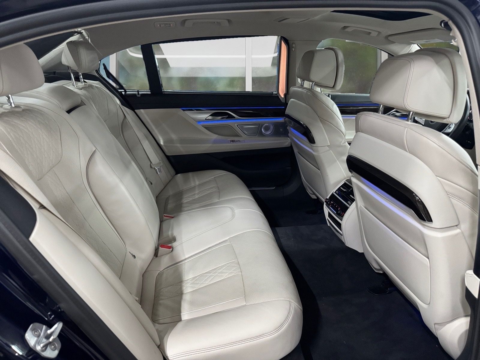 BMW 750i xDrive Aut., Inspektion Neu + Tüv Neu foto 8