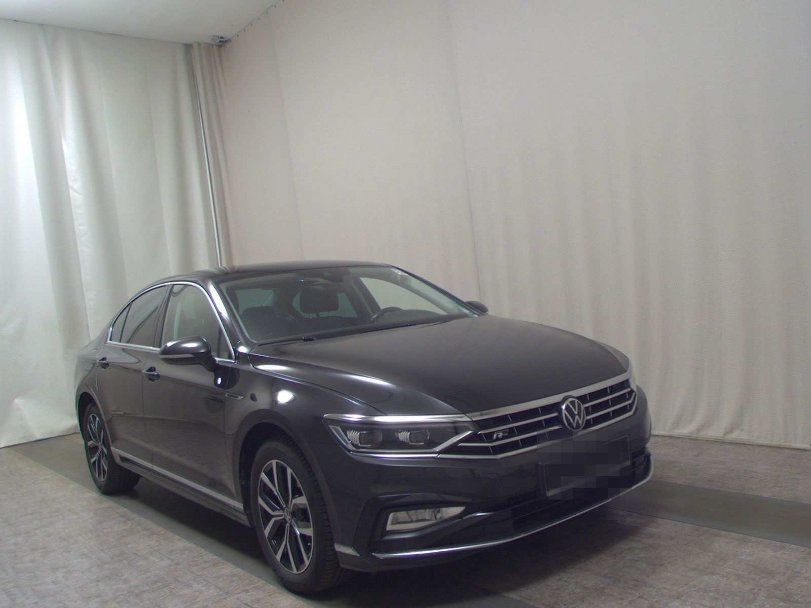 Volkswagen Passat 1.5 TSI R-Line Navi LED AID Pano T-Leder foto 3