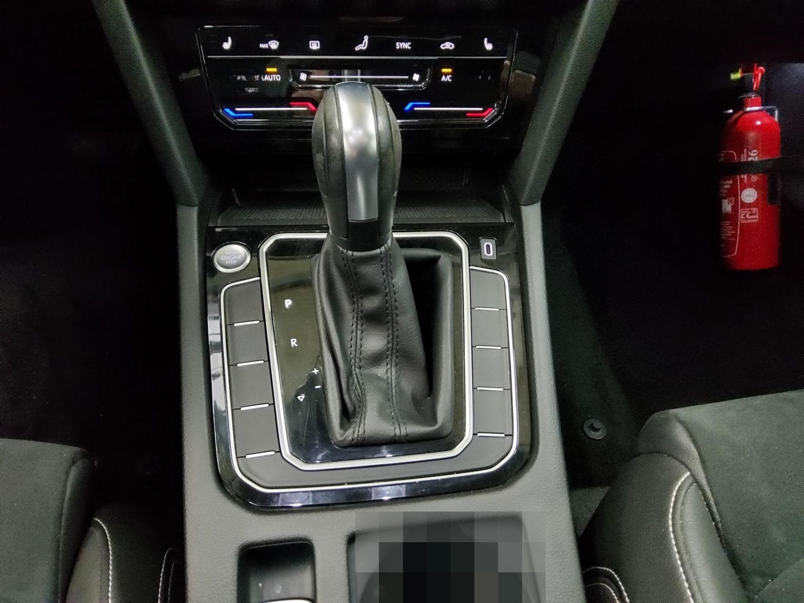 Volkswagen Passat 1.5 TSI R-Line Navi LED AID Pano T-Leder foto 6