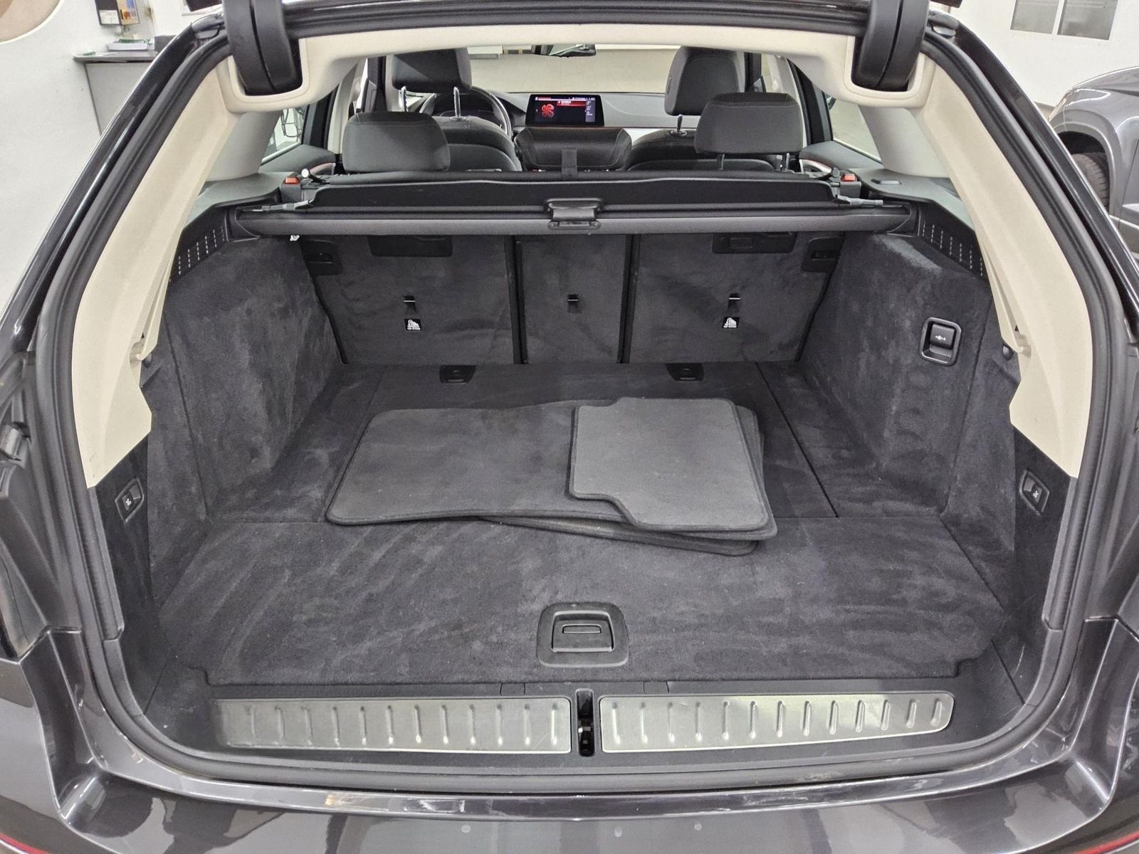 BMW 520dA Touring Leder Navi LED LC+ Pano 360° foto 11