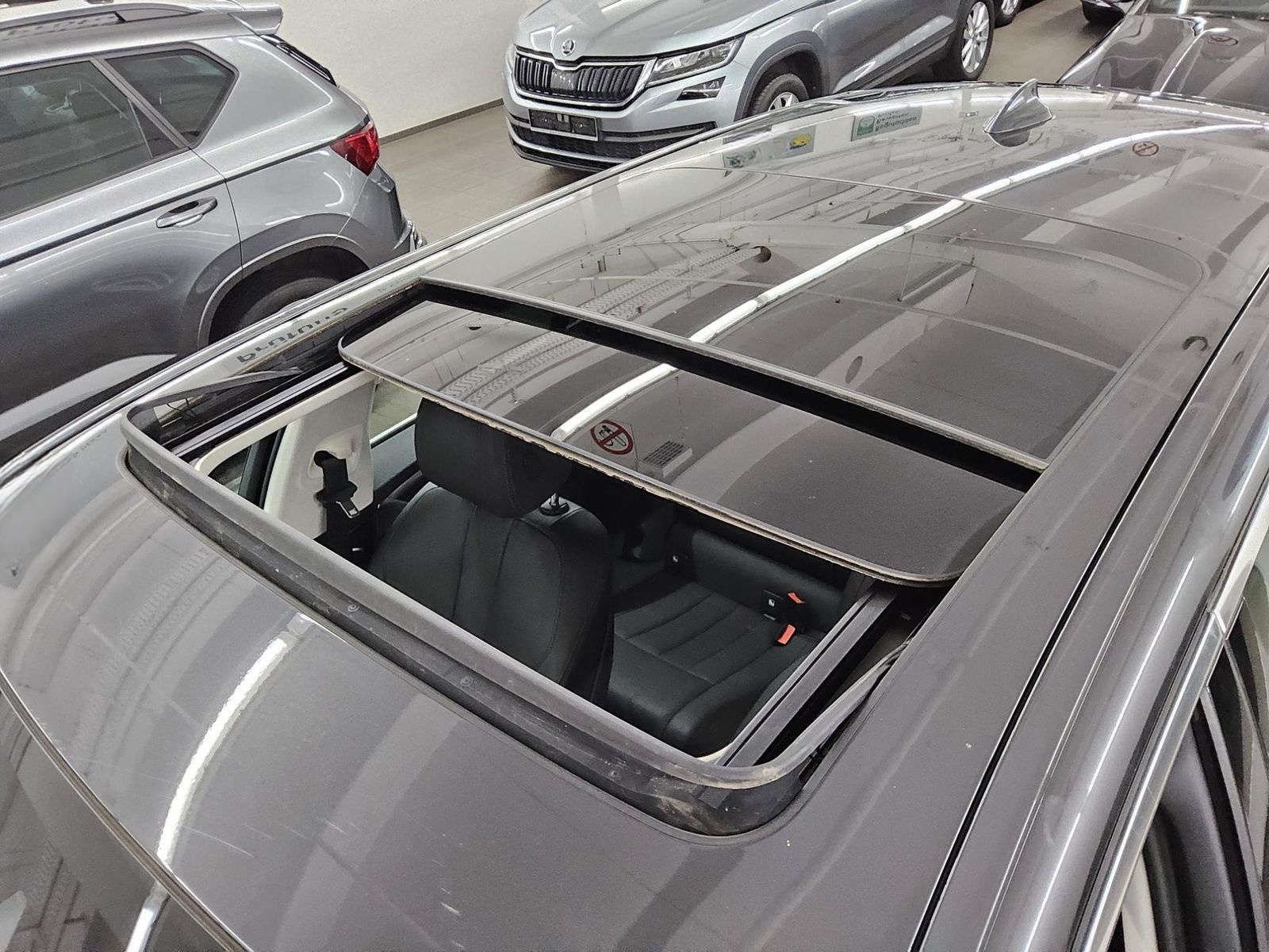BMW 520dA Touring Leder Navi LED LC+ Pano 360° foto 12