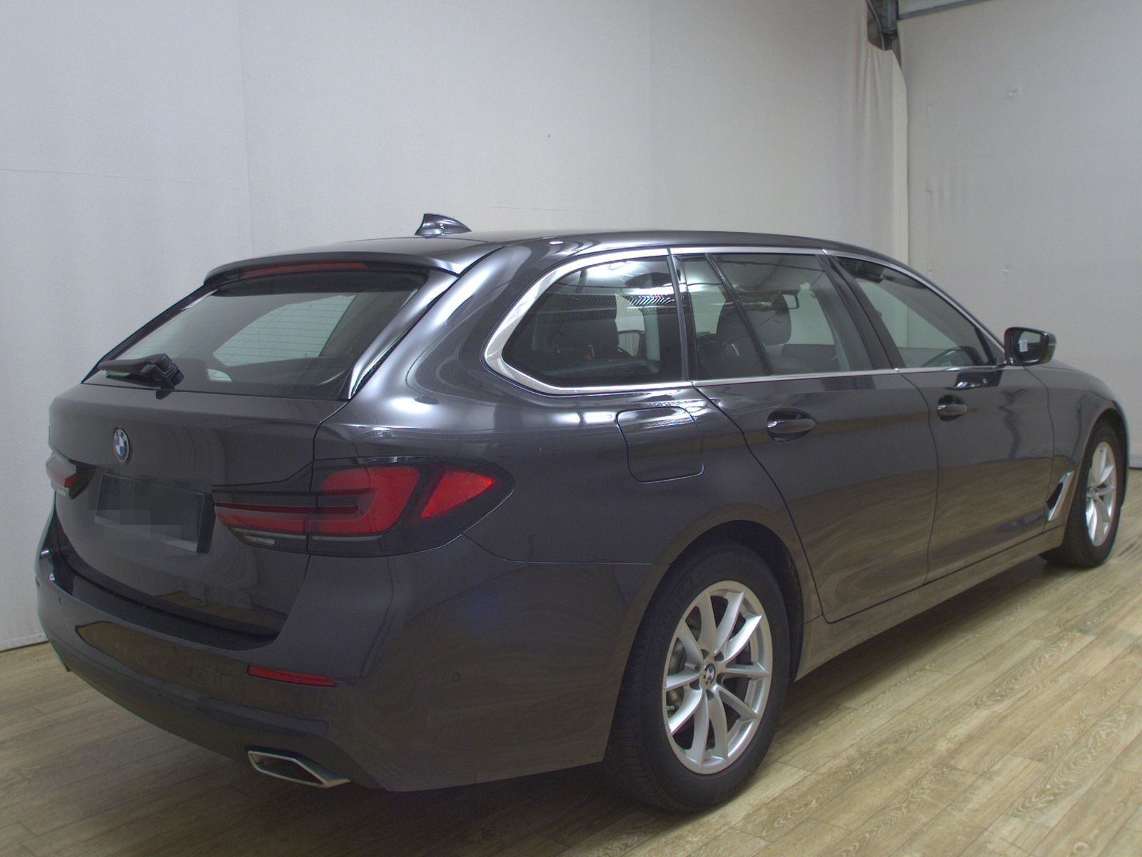 BMW 520dA Touring Leder Navi LED LC+ Pano 360° foto 4