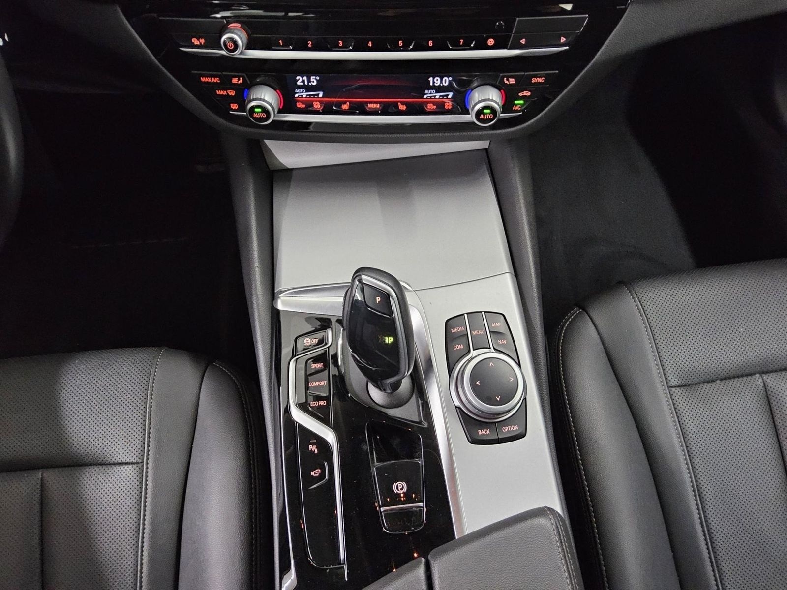 BMW 520dA Touring Leder Navi LED LC+ Pano 360° foto 6