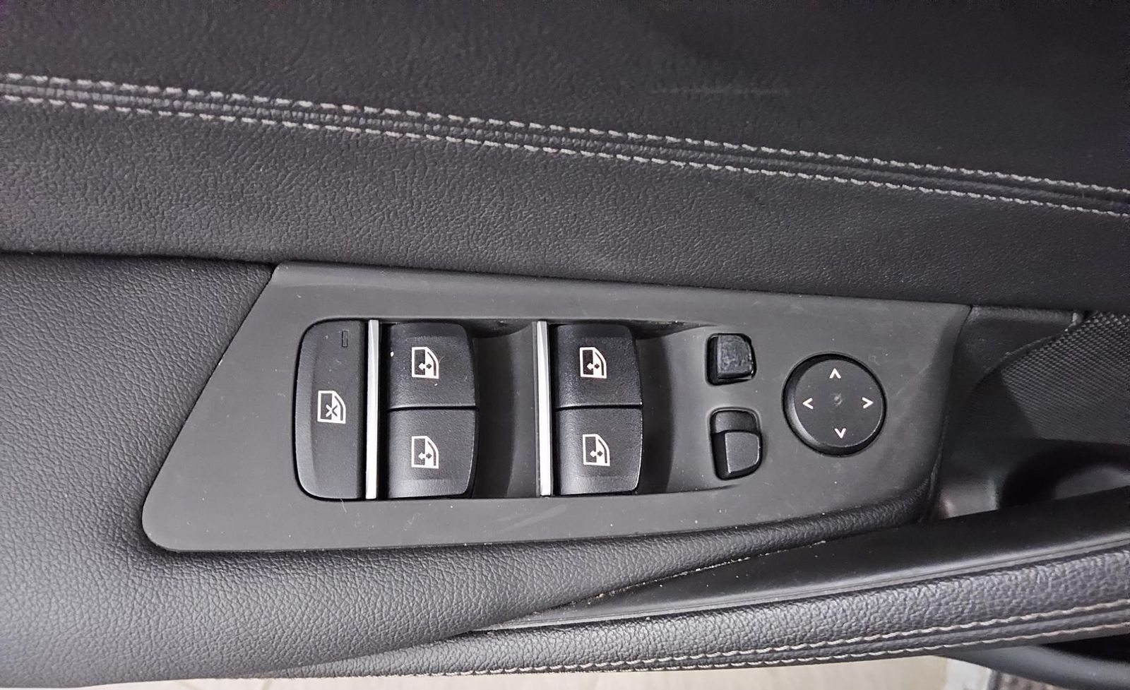 BMW 520dA Touring Leder Navi LED LC+ Pano 360° foto 9