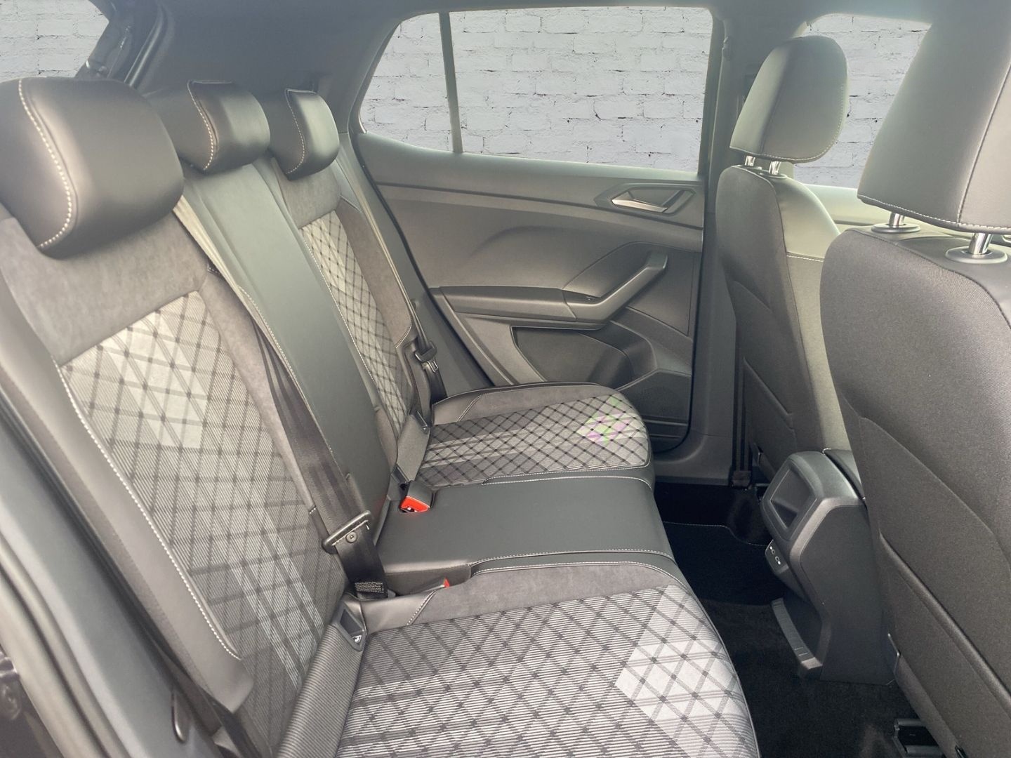 Volkswagen T-Cross R-Line 1.0 l TSI DSG Sportpaket AHK foto 10