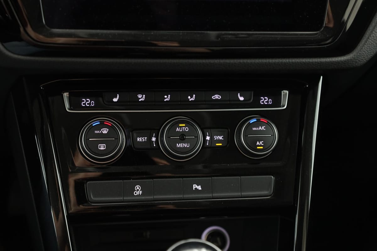 Volkswagen Touran 1.5 TSI R-Line | NAVI | LED | SITZH. | foto 18