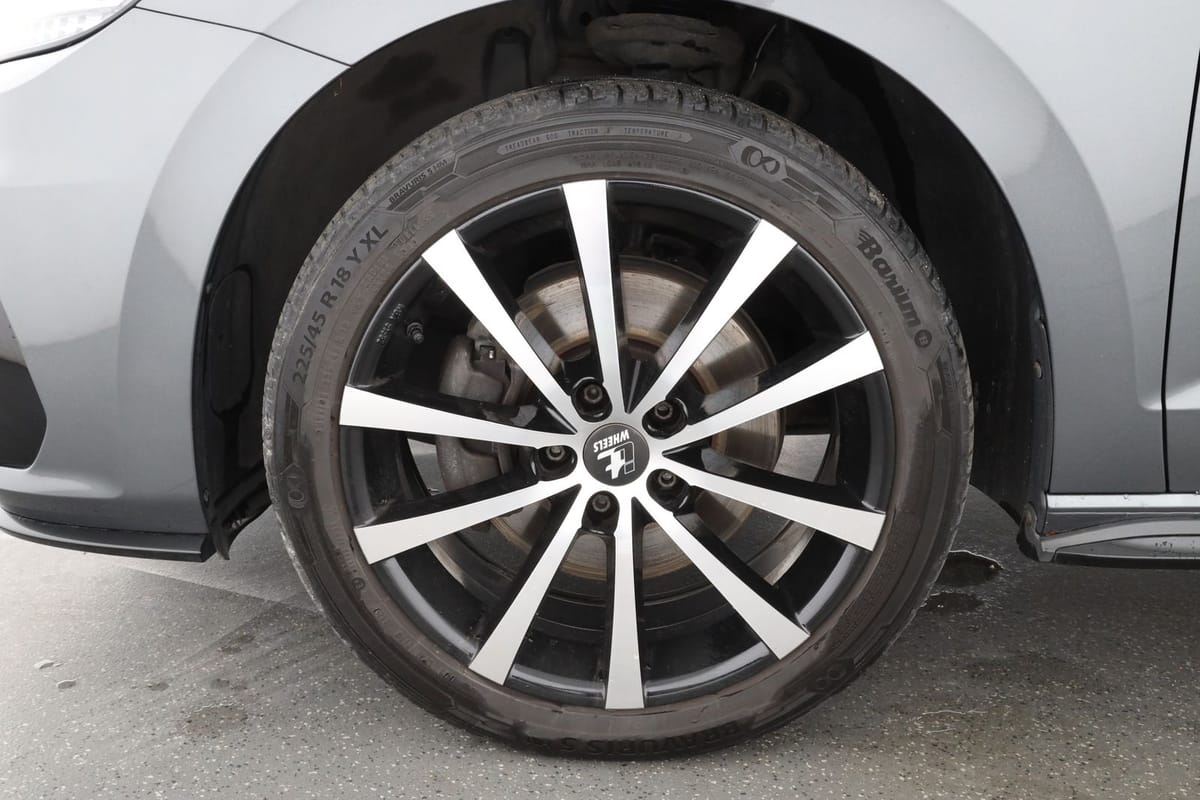 Volkswagen Touran 1.5 TSI R-Line | NAVI | LED | SITZH. | foto 8