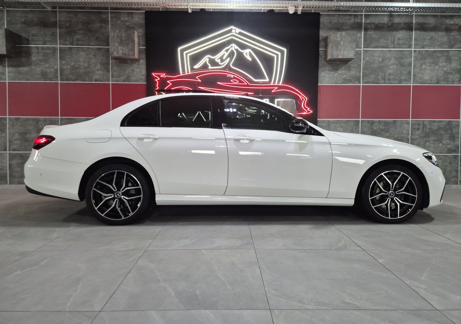 Mercedes-Benz E 300 de *AMG-LINE*BURMESTER*PANO*JUNGE STERNE* foto 17