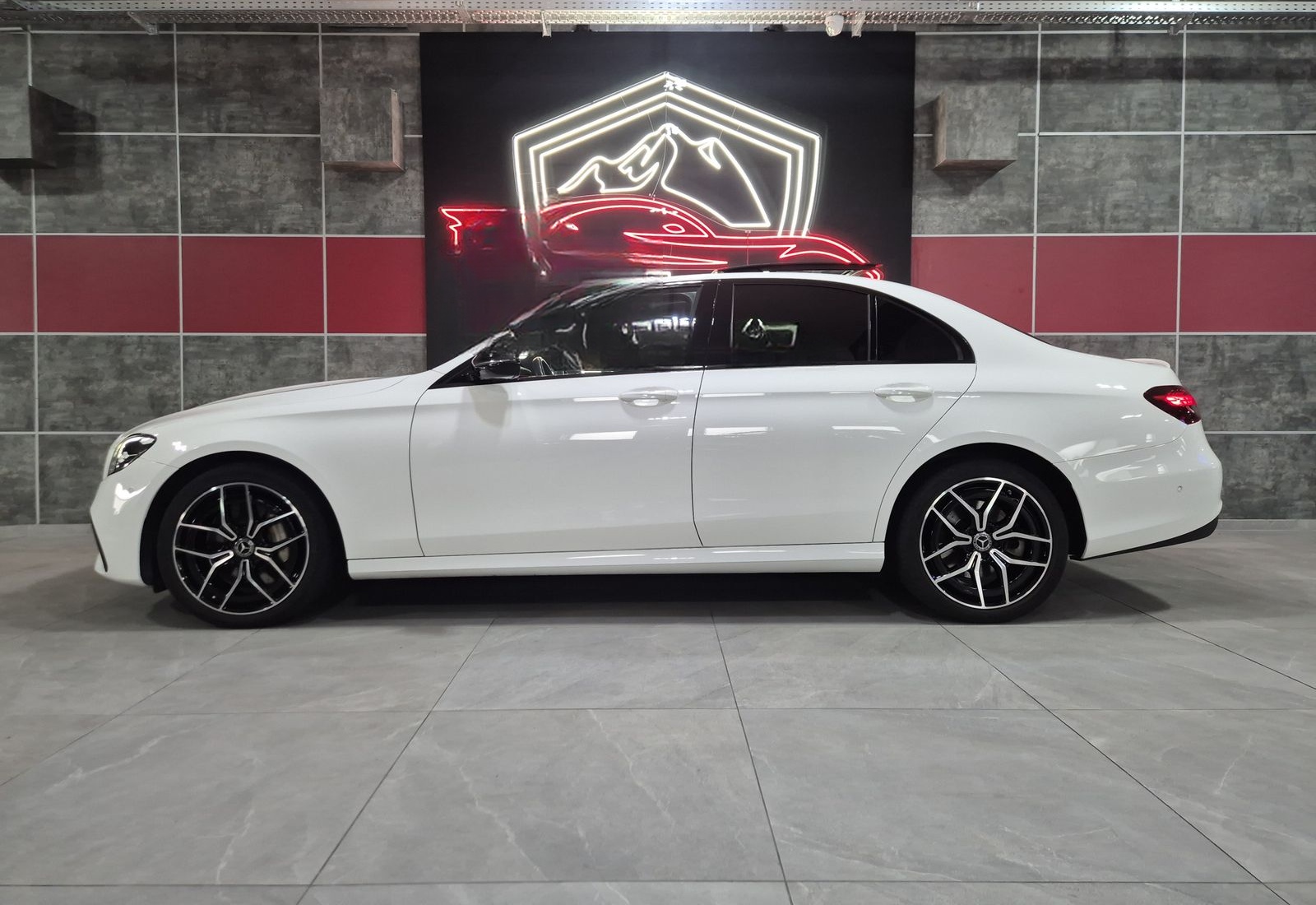 Mercedes-Benz E 300 de *AMG-LINE*BURMESTER*PANO*JUNGE STERNE* foto 3