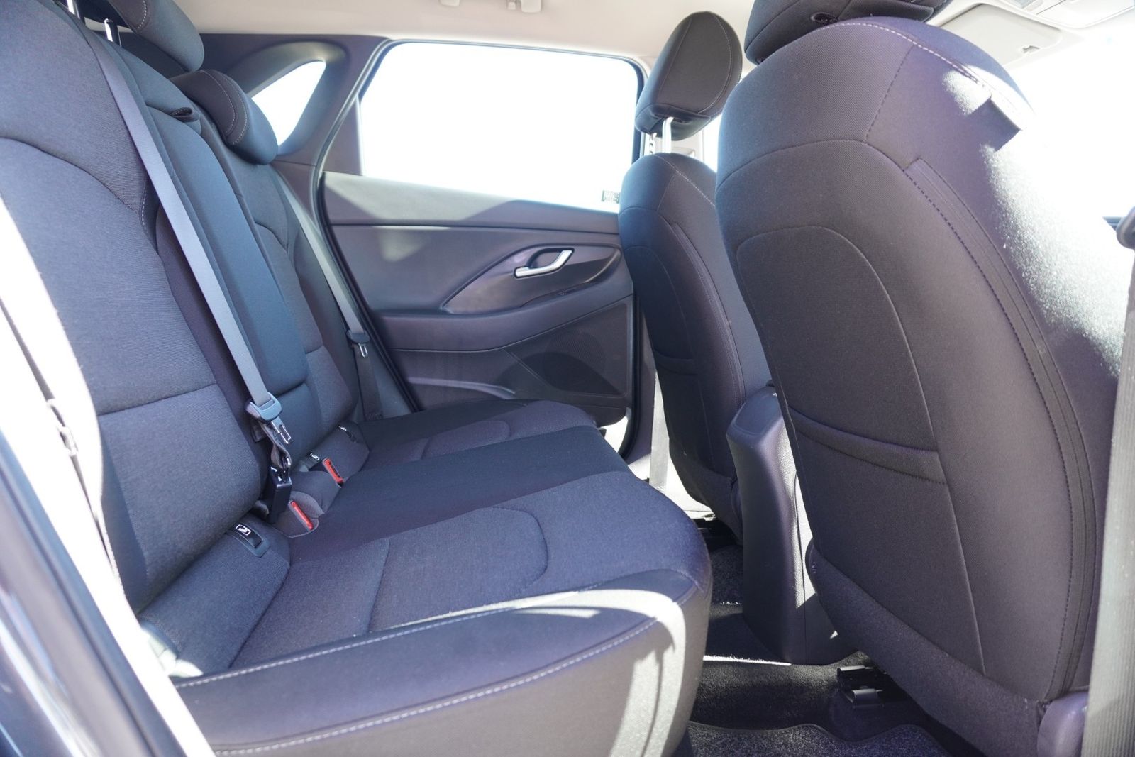 Hyundai i30 1.5 Intro Edition DCT VC SHZ LED Navi Kamera foto 13