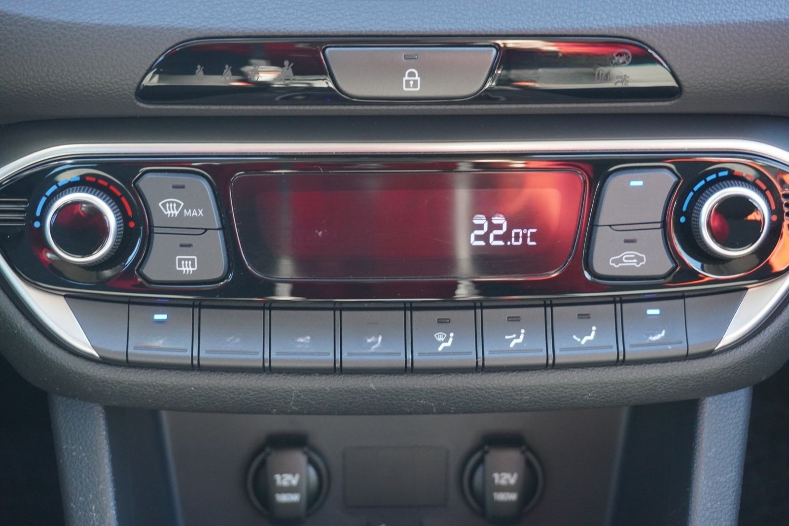 Hyundai i30 1.5 Intro Edition DCT VC SHZ LED Navi Kamera foto 18