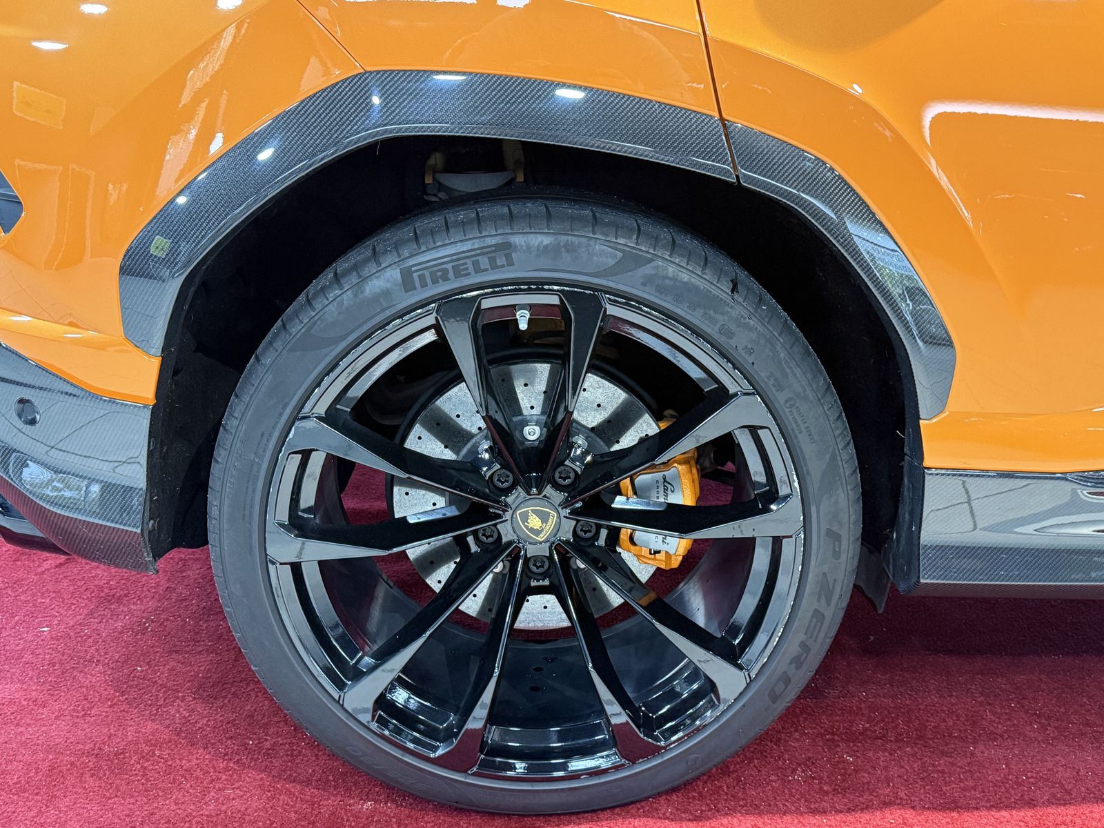 Lamborghini Urus Carbon Paket Interieur&Exterieur +PANO+B&O+ foto 11