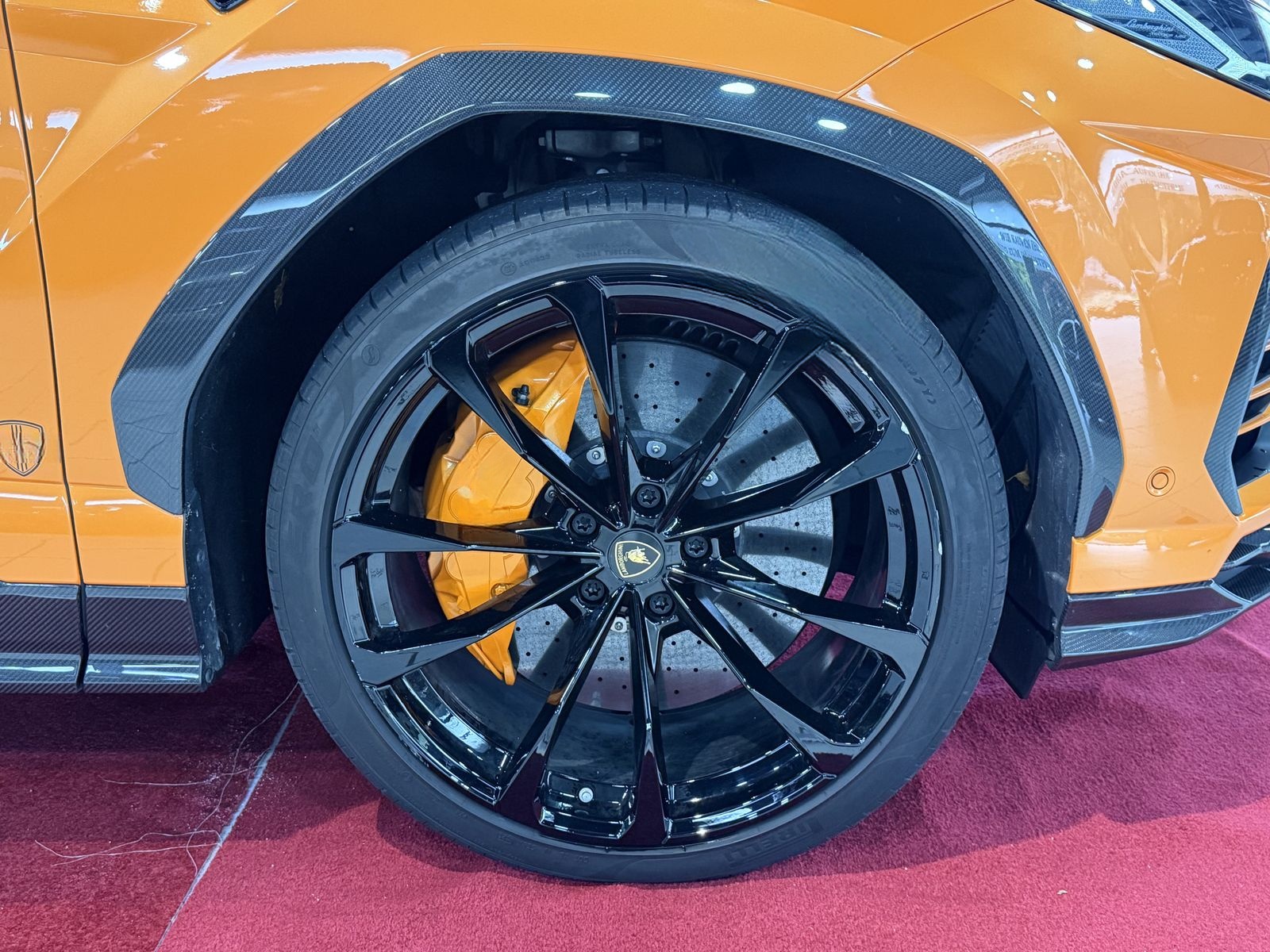 Lamborghini Urus Carbon Paket Interieur&Exterieur +PANO+B&O+ foto 12