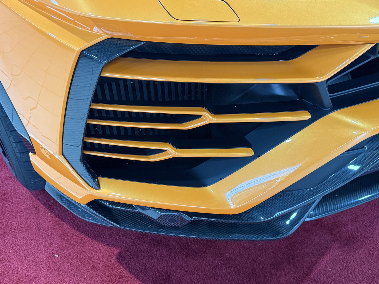Lamborghini Urus Carbon Paket Interieur&Exterieur +PANO+B&O+ foto 14