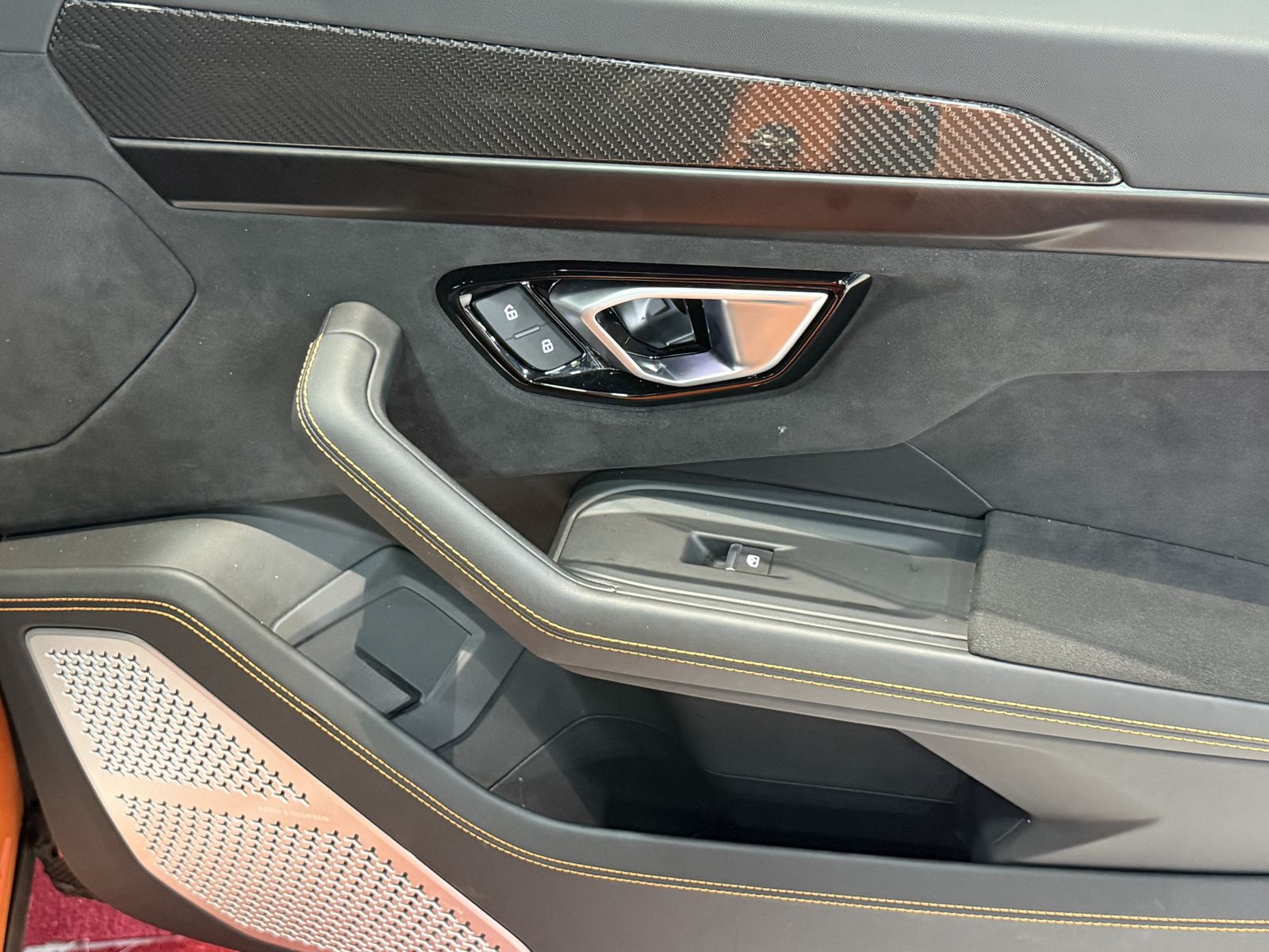 Lamborghini Urus Carbon Paket Interieur&Exterieur +PANO+B&O+ foto 22