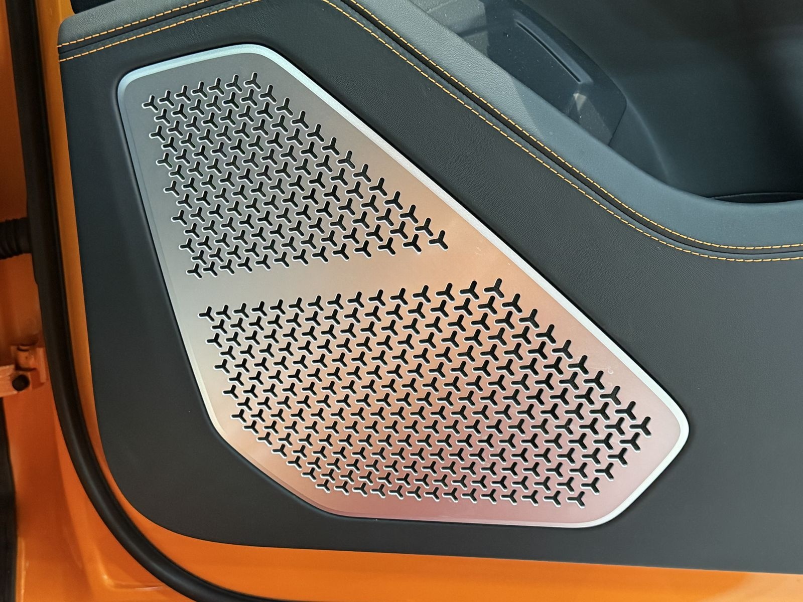 Lamborghini Urus Carbon Paket Interieur&Exterieur +PANO+B&O+ foto 23