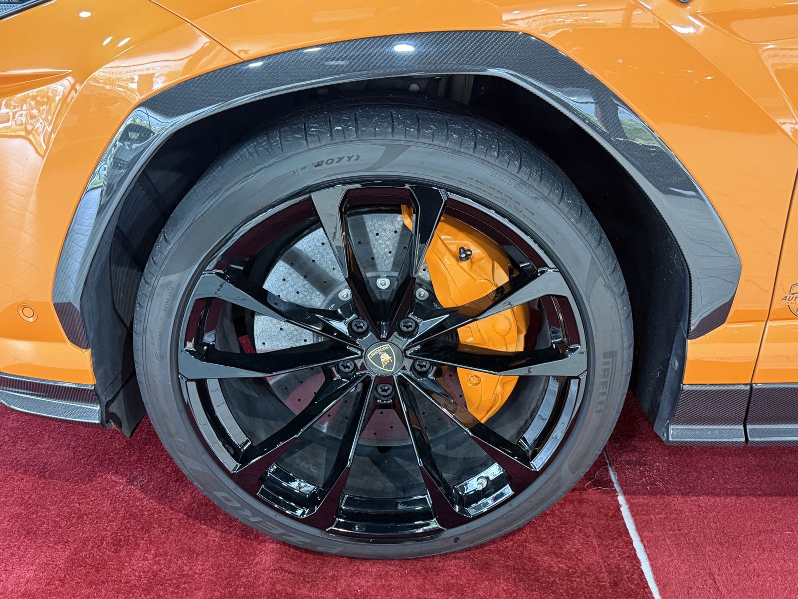 Lamborghini Urus Carbon Paket Interieur&Exterieur +PANO+B&O+ foto 9