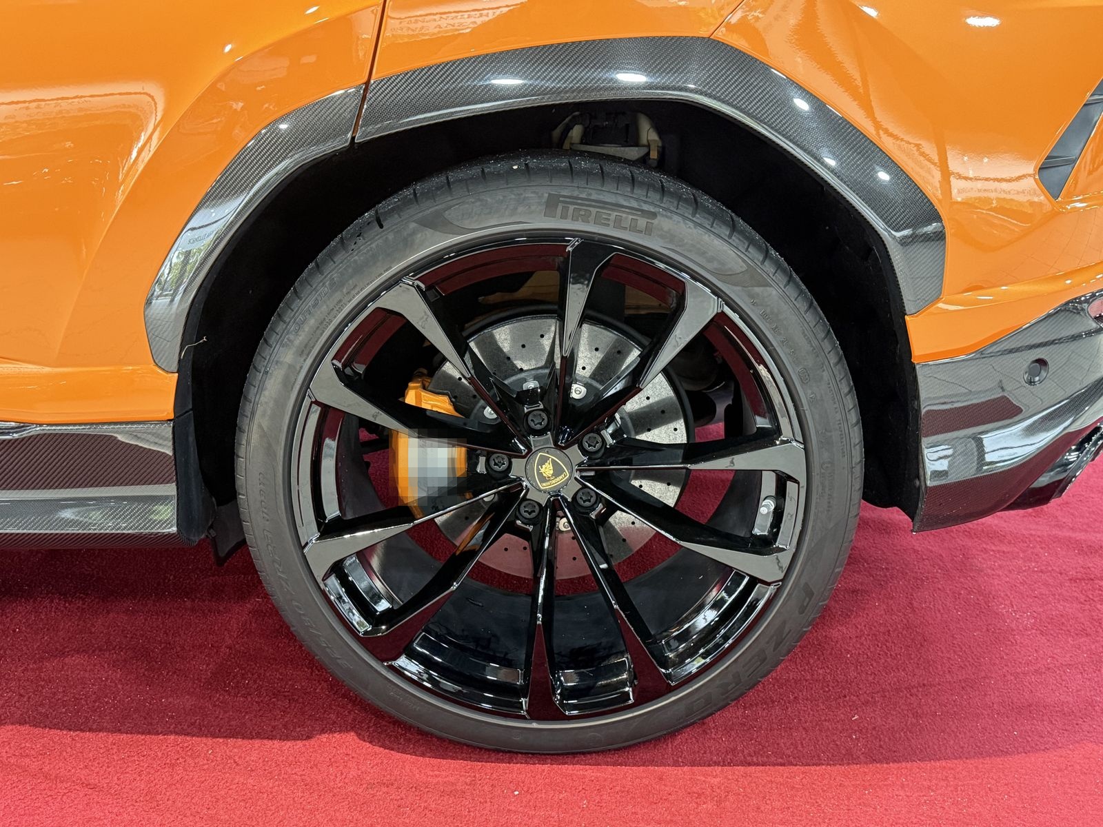 Lamborghini Urus Carbon Paket Interieur&Exterieur +PANO+B&O+ foto 10