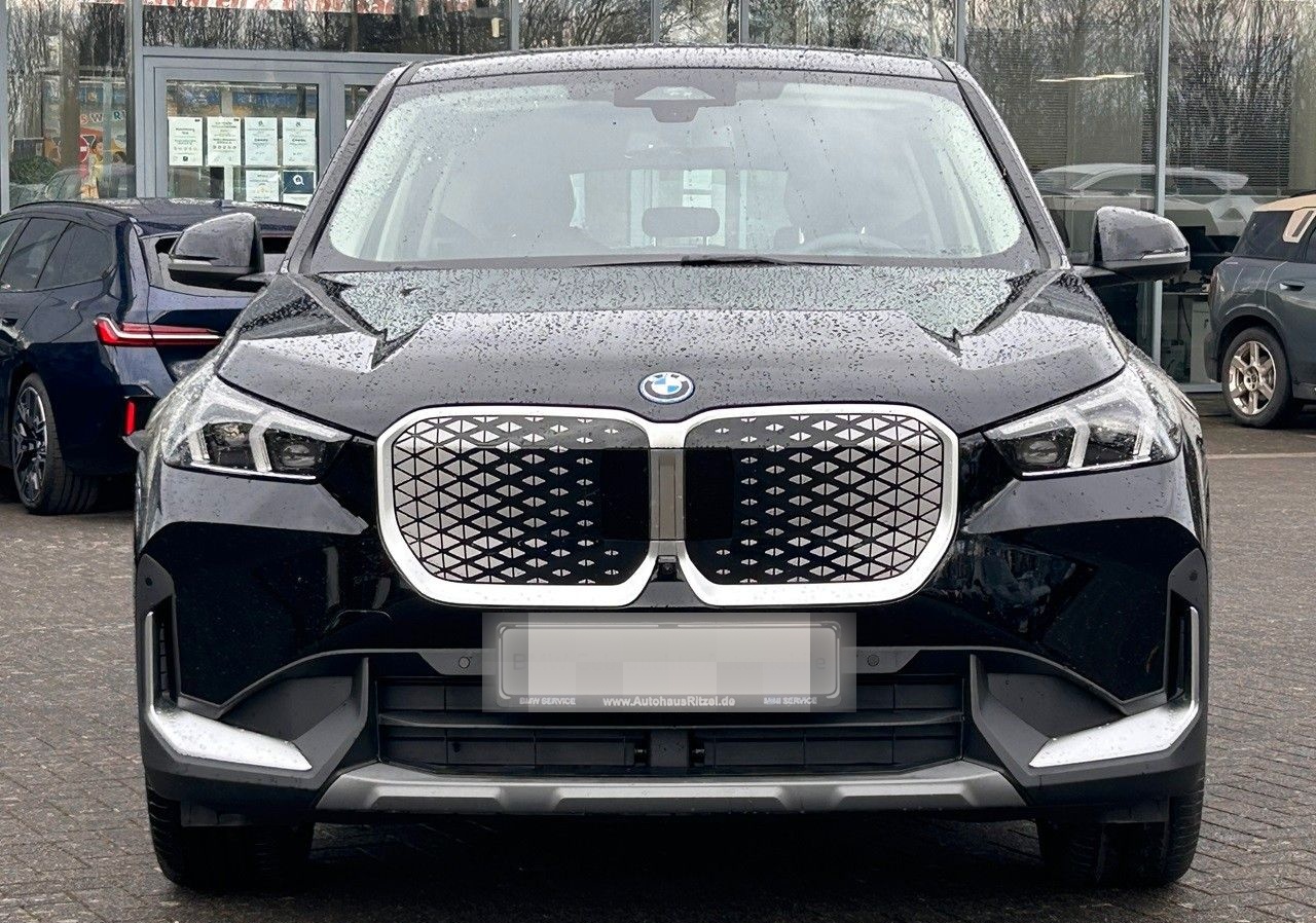 BMW iX1 30 xDrive / AHK schwenkbar / Head-Up Displ. foto 2