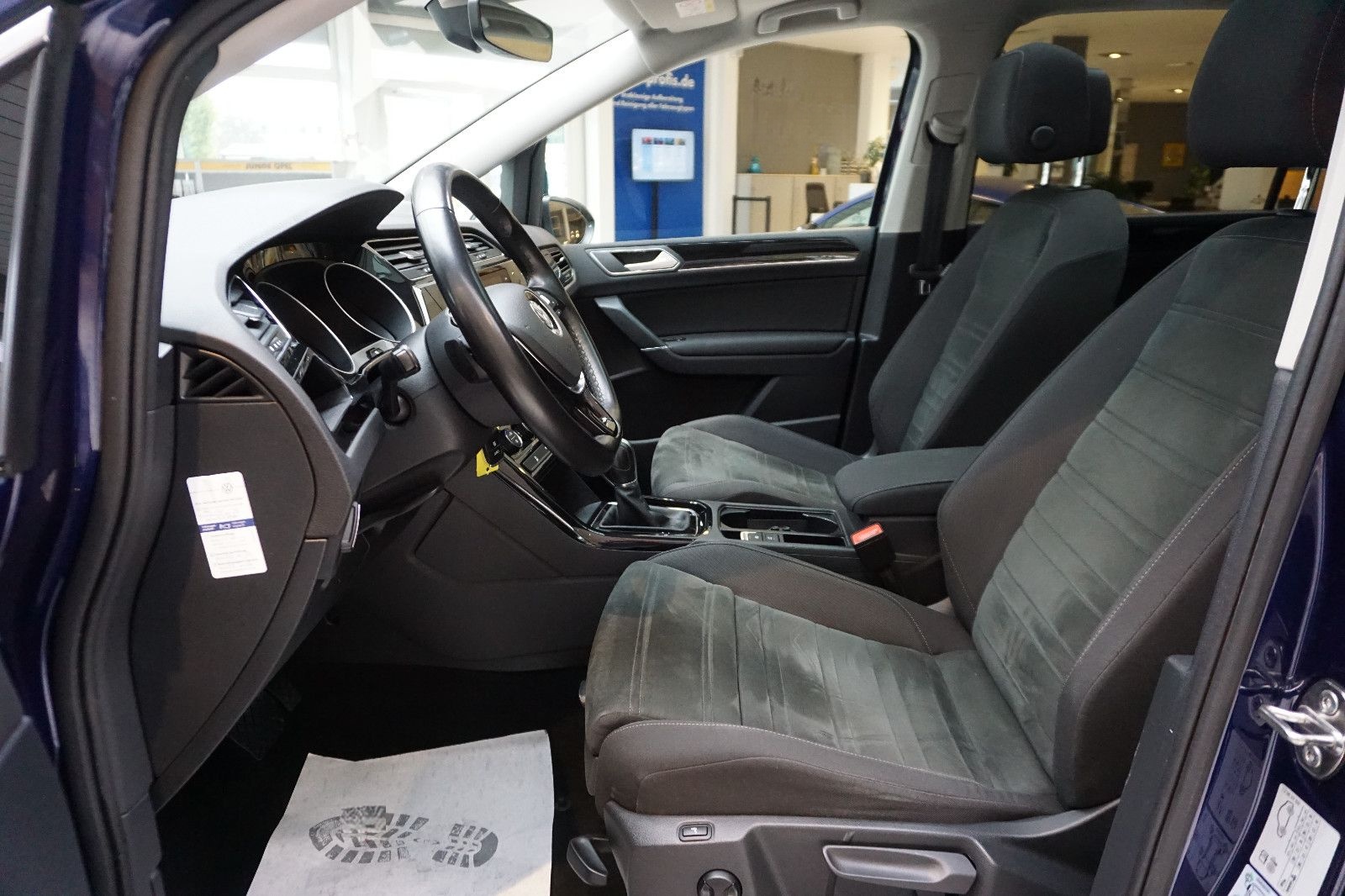 Volkswagen Touran Highline AUTOMATIK, NAVI, STANDHEIZUNG foto 18