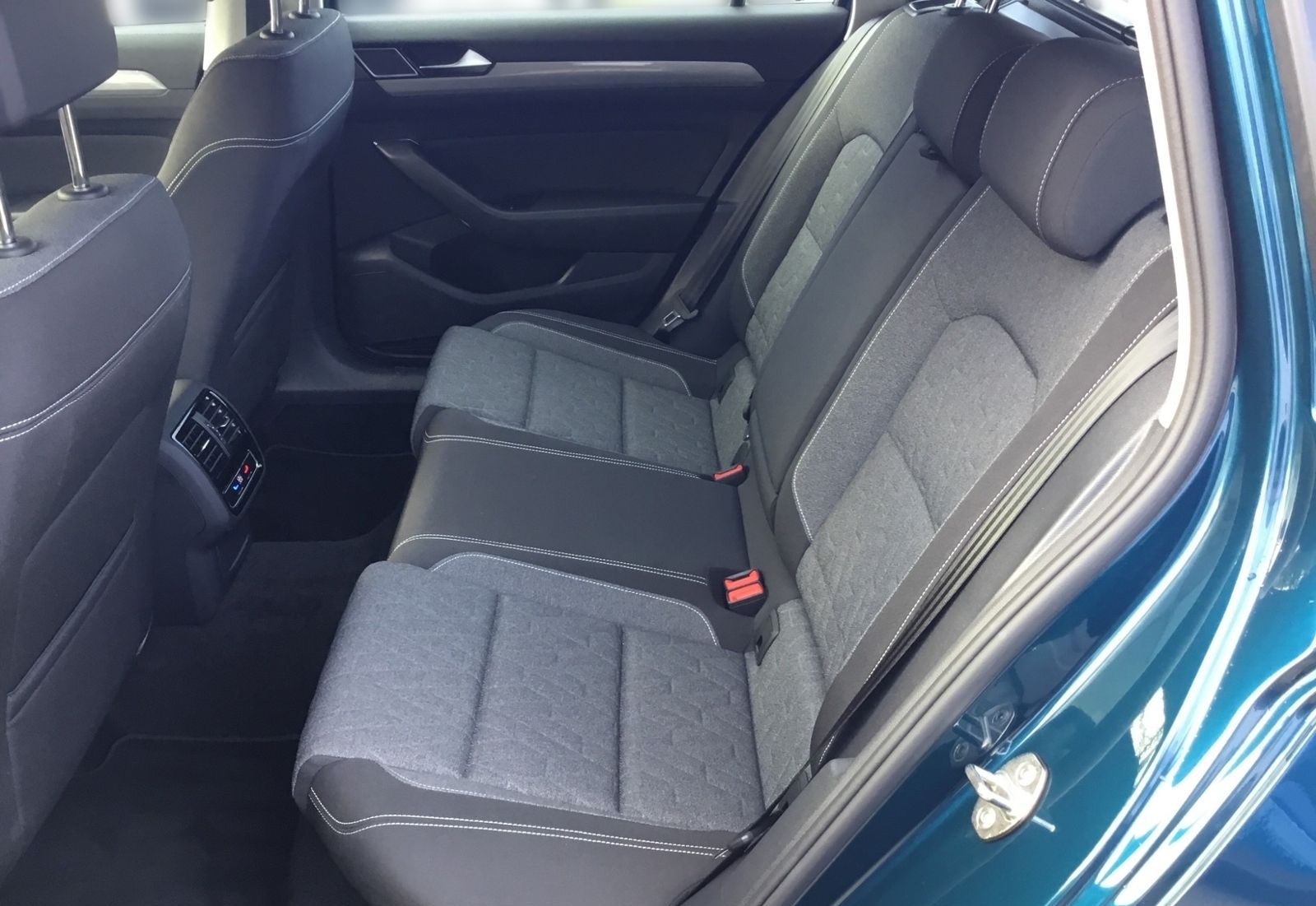Volkswagen Passat Variant 2.0 TDI DSG BUSINESS *LED *ACC *R foto 14