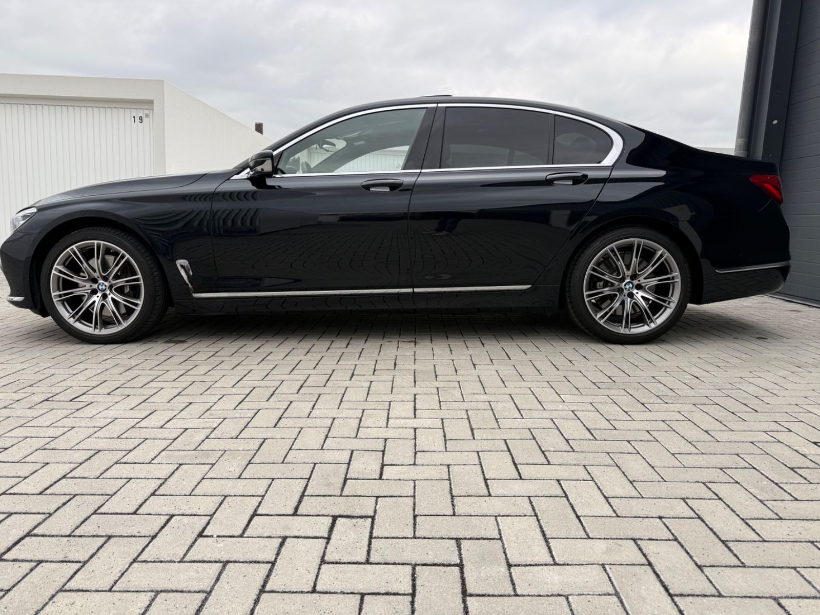 BMW 750 i xDrive*MASSAGE*NIGHT-VERSION*SOFT-CLOSE* foto 6