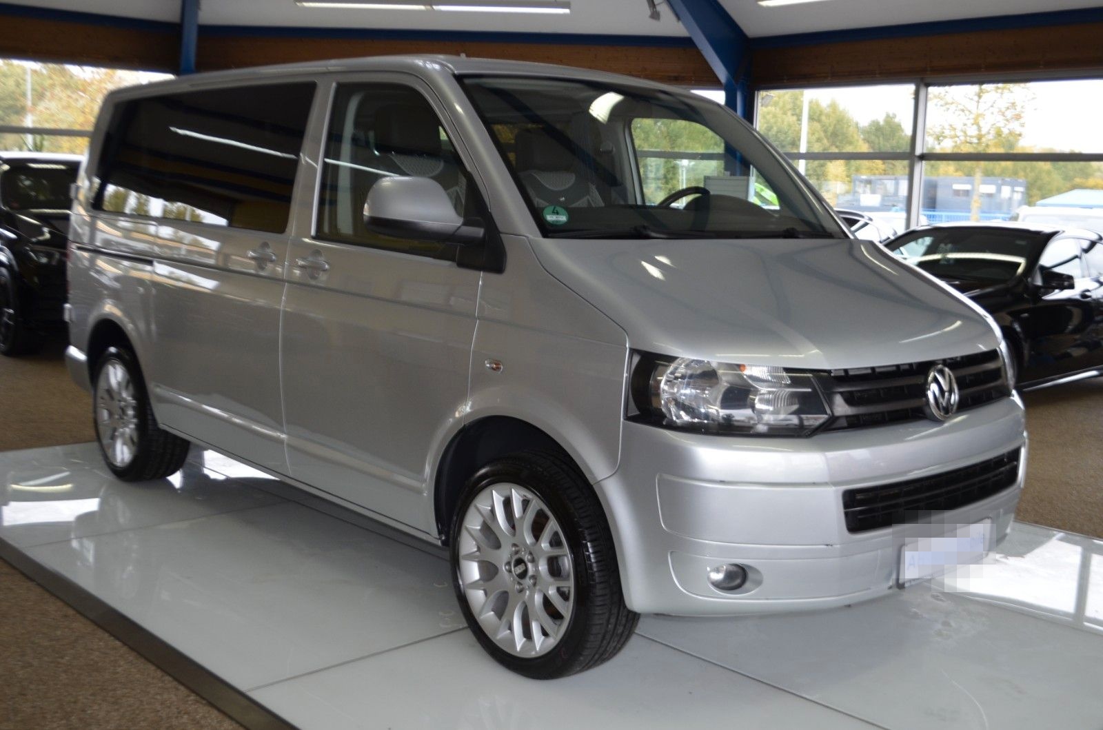 Volkswagen T5 Caravelle Kombi AUTOMATIK / 8.SITZER / R-KAM foto 2