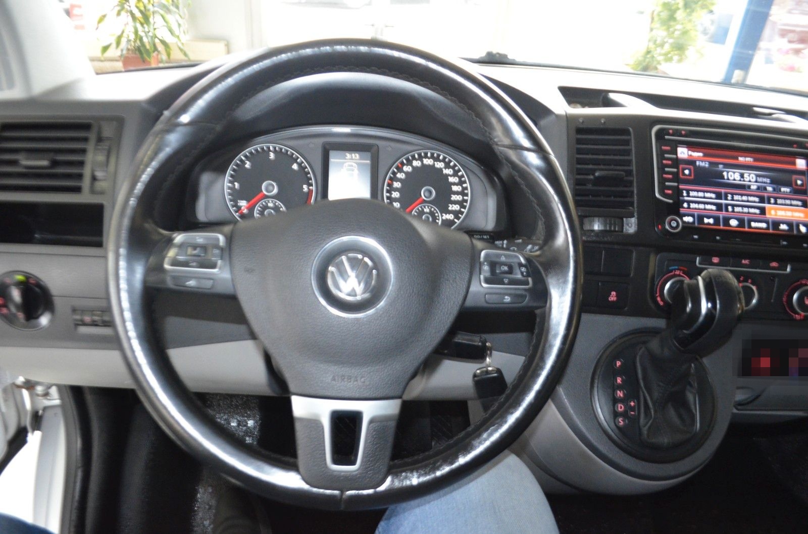 Volkswagen T5 Caravelle Kombi AUTOMATIK / 8.SITZER / R-KAM foto 13