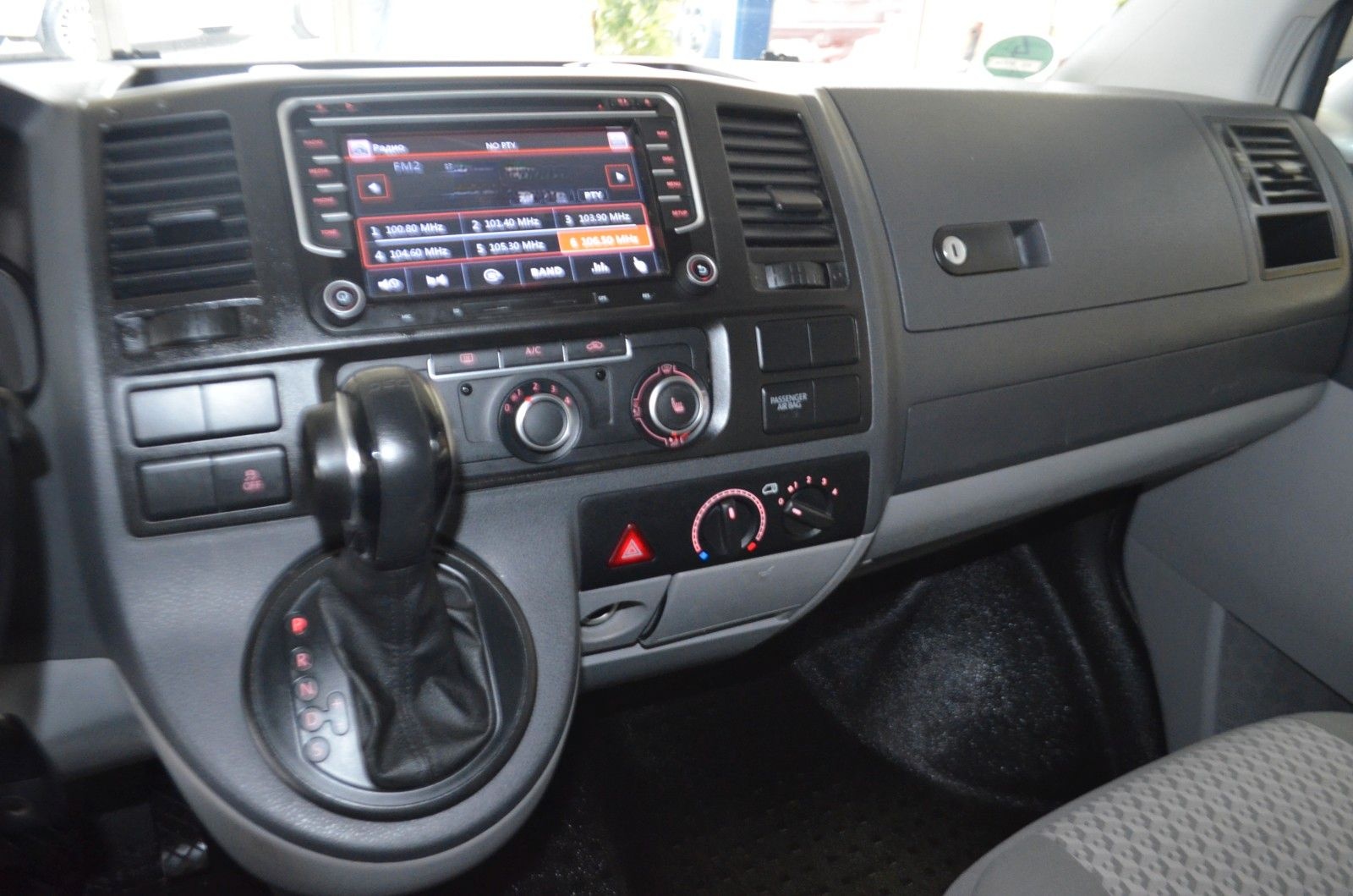 Volkswagen T5 Caravelle Kombi AUTOMATIK / 8.SITZER / R-KAM foto 14