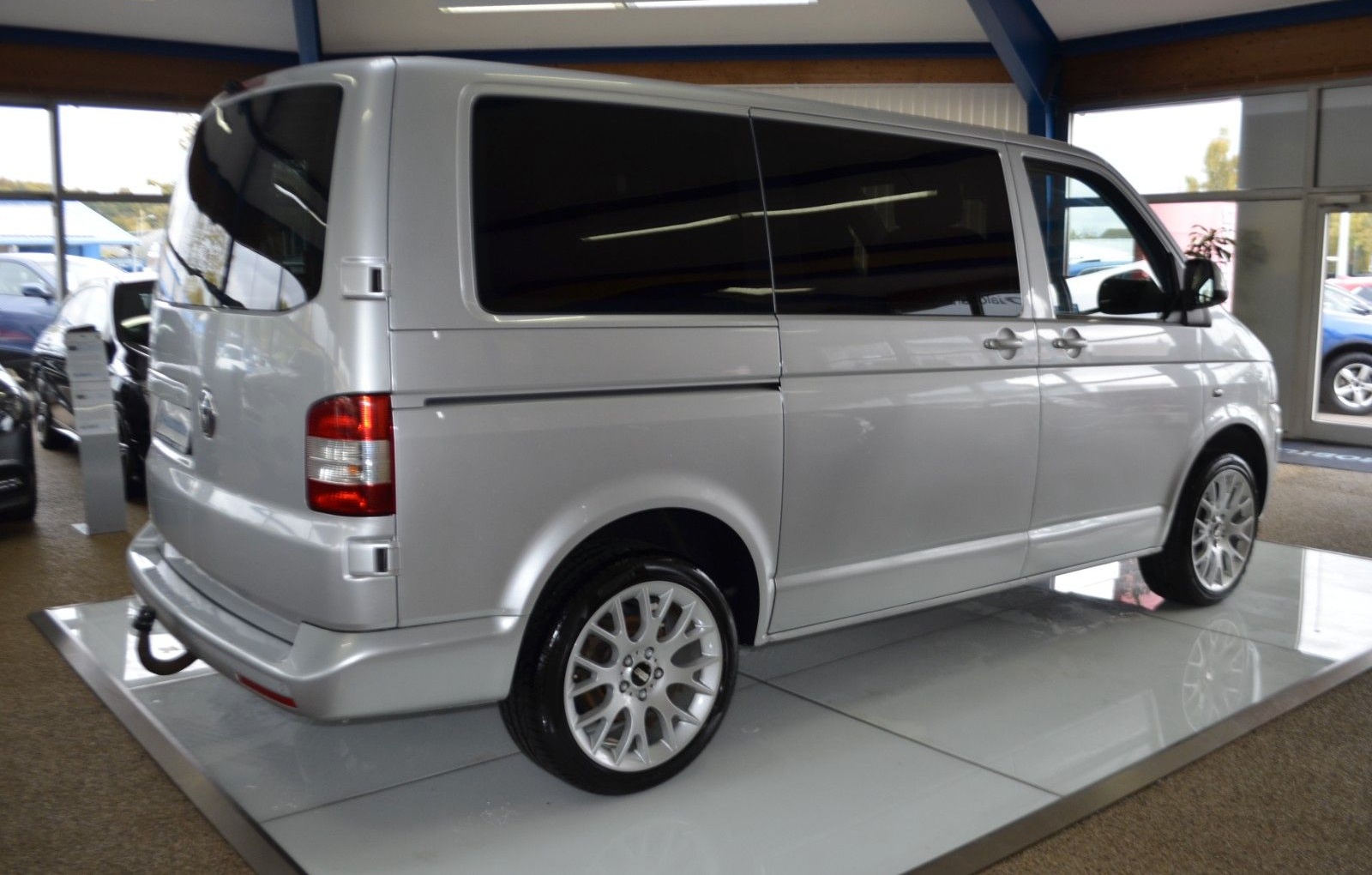 Volkswagen T5 Caravelle Kombi AUTOMATIK / 8.SITZER / R-KAM foto 4