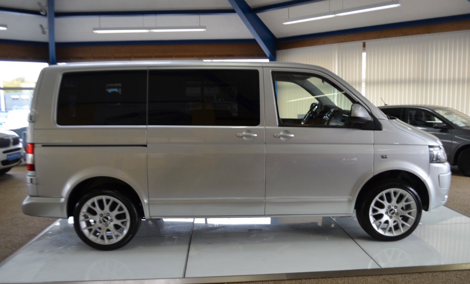 Volkswagen T5 Caravelle Kombi AUTOMATIK / 8.SITZER / R-KAM foto 8