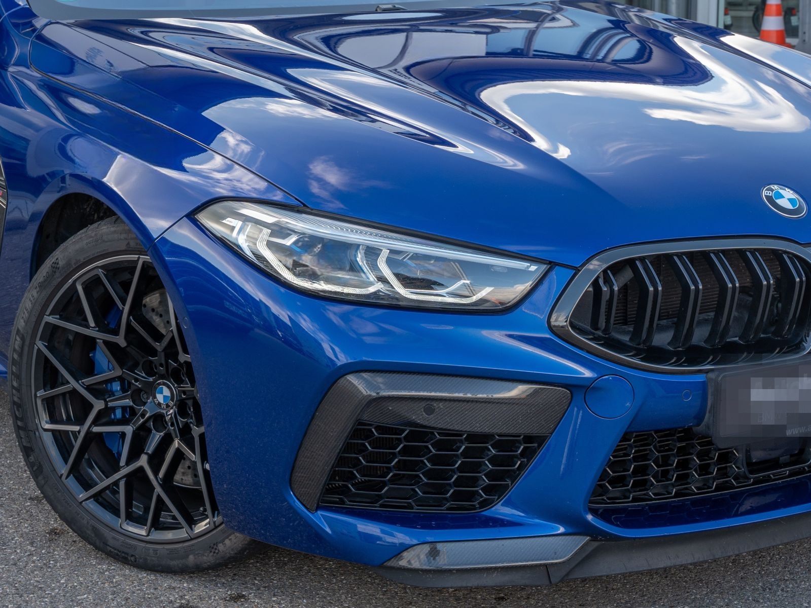 BMW M8 Coupé xDr Comp. Carbon B&W 360° DrAsPro TV+ foto 14
