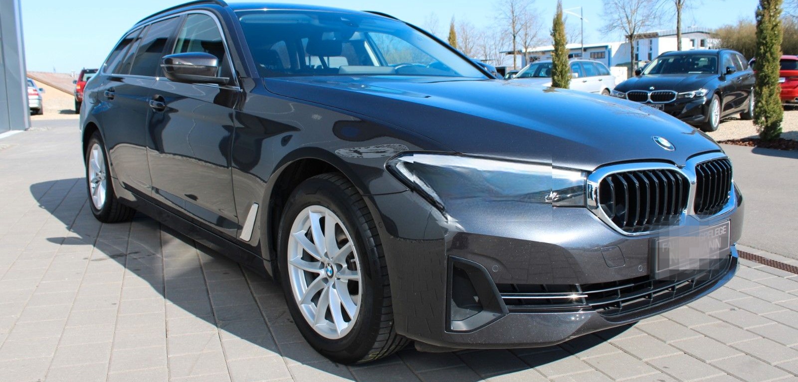 BMW 520d xDrive Touring AUT LED AHK NAVI LEDER LIVE foto 2