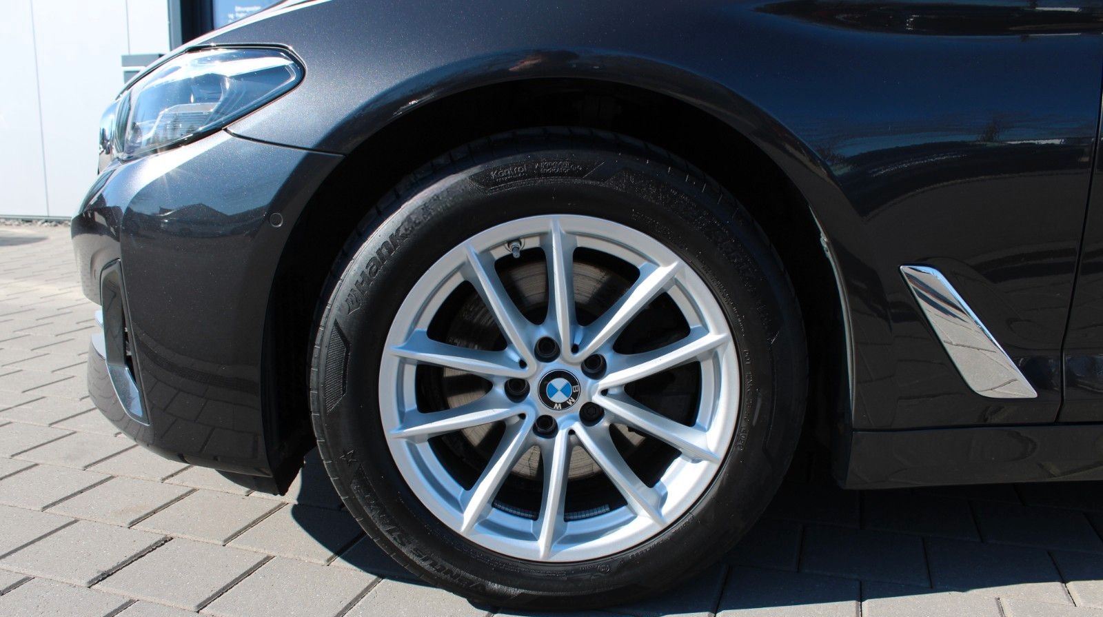 BMW 520d xDrive Touring AUT LED AHK NAVI LEDER LIVE foto 11