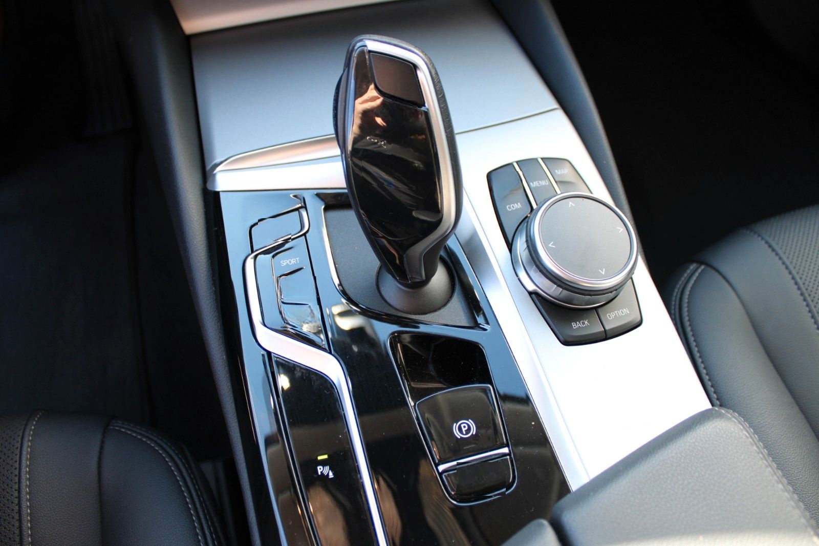 BMW 520d xDrive Touring AUT LED AHK NAVI LEDER LIVE foto 19