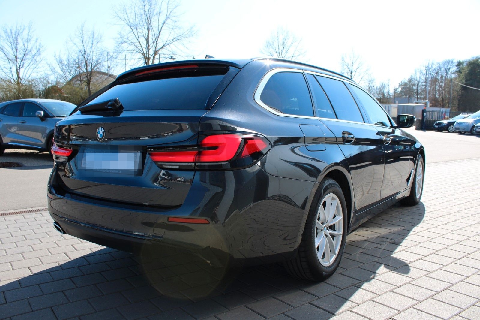 BMW 520d xDrive Touring AUT LED AHK NAVI LEDER LIVE foto 3