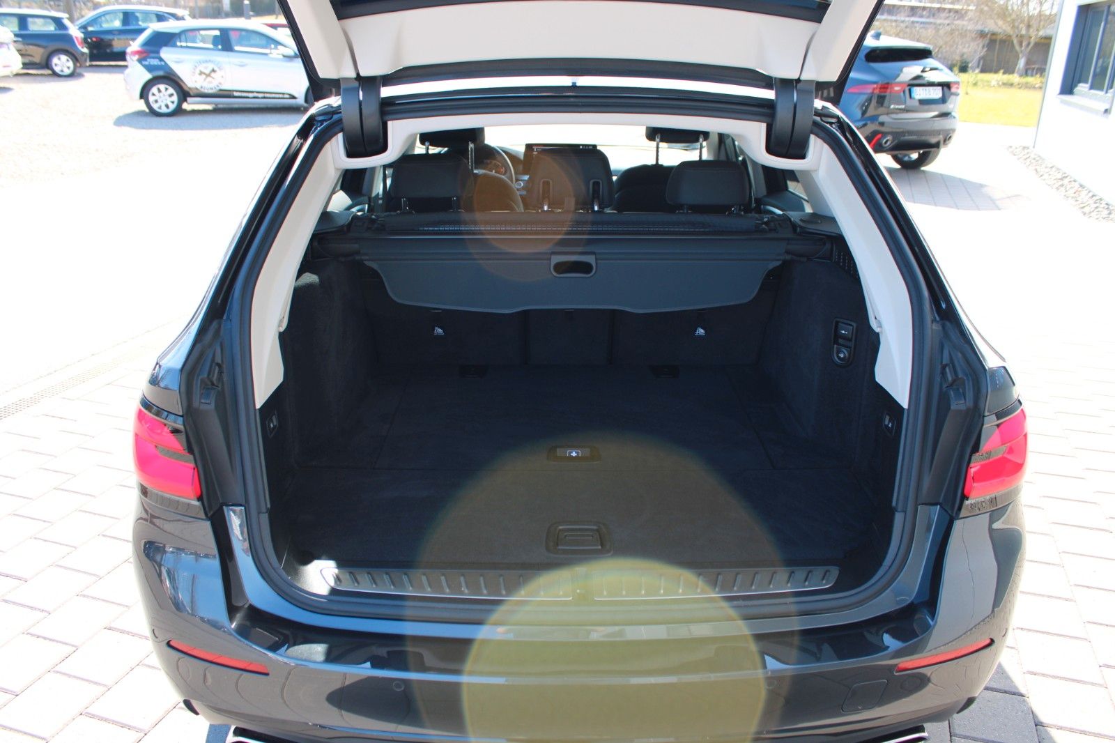BMW 520d xDrive Touring AUT LED AHK NAVI LEDER LIVE foto 7