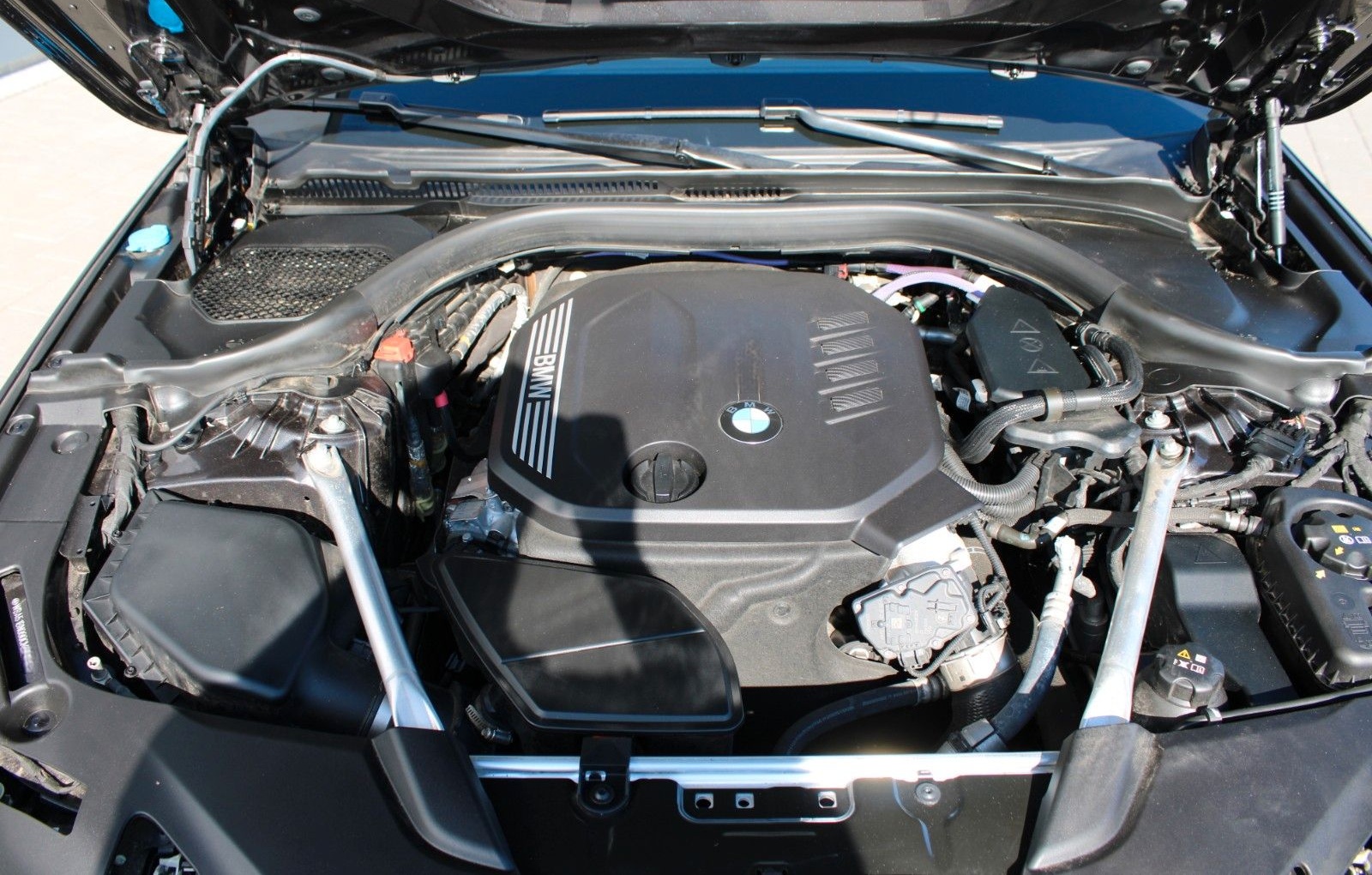 BMW 520d xDrive Touring AUT LED AHK NAVI LEDER LIVE foto 10