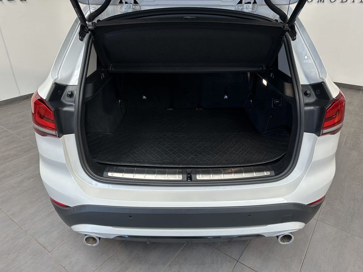 BMW X1 xDrive20d Sport-Line LED SHZ AHK DAB DA foto 4