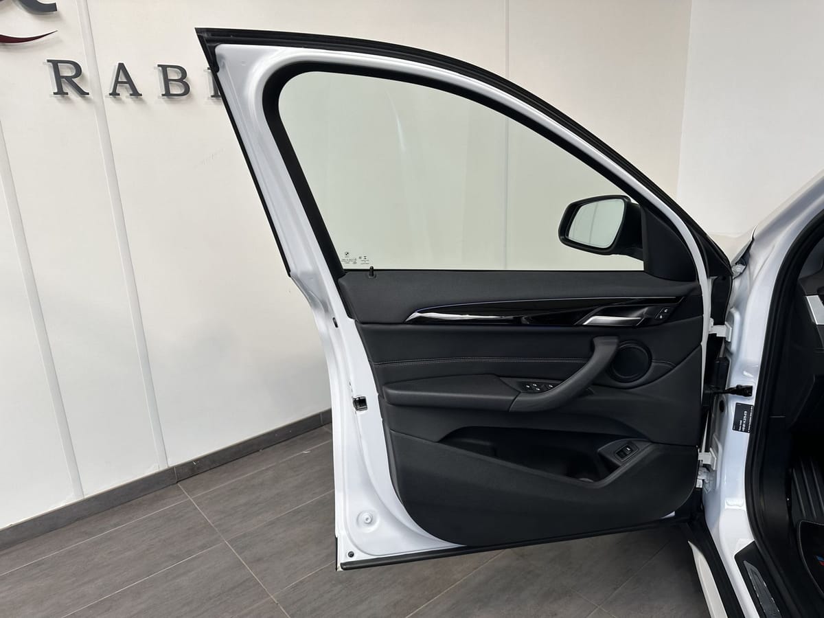 BMW X1 xDrive20d Sport-Line LED SHZ AHK DAB DA foto 9