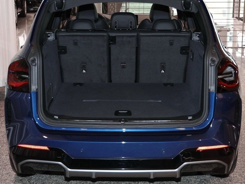 BMW iX3 M Sport AHK DrivAssProf HUD HarmKar foto 13