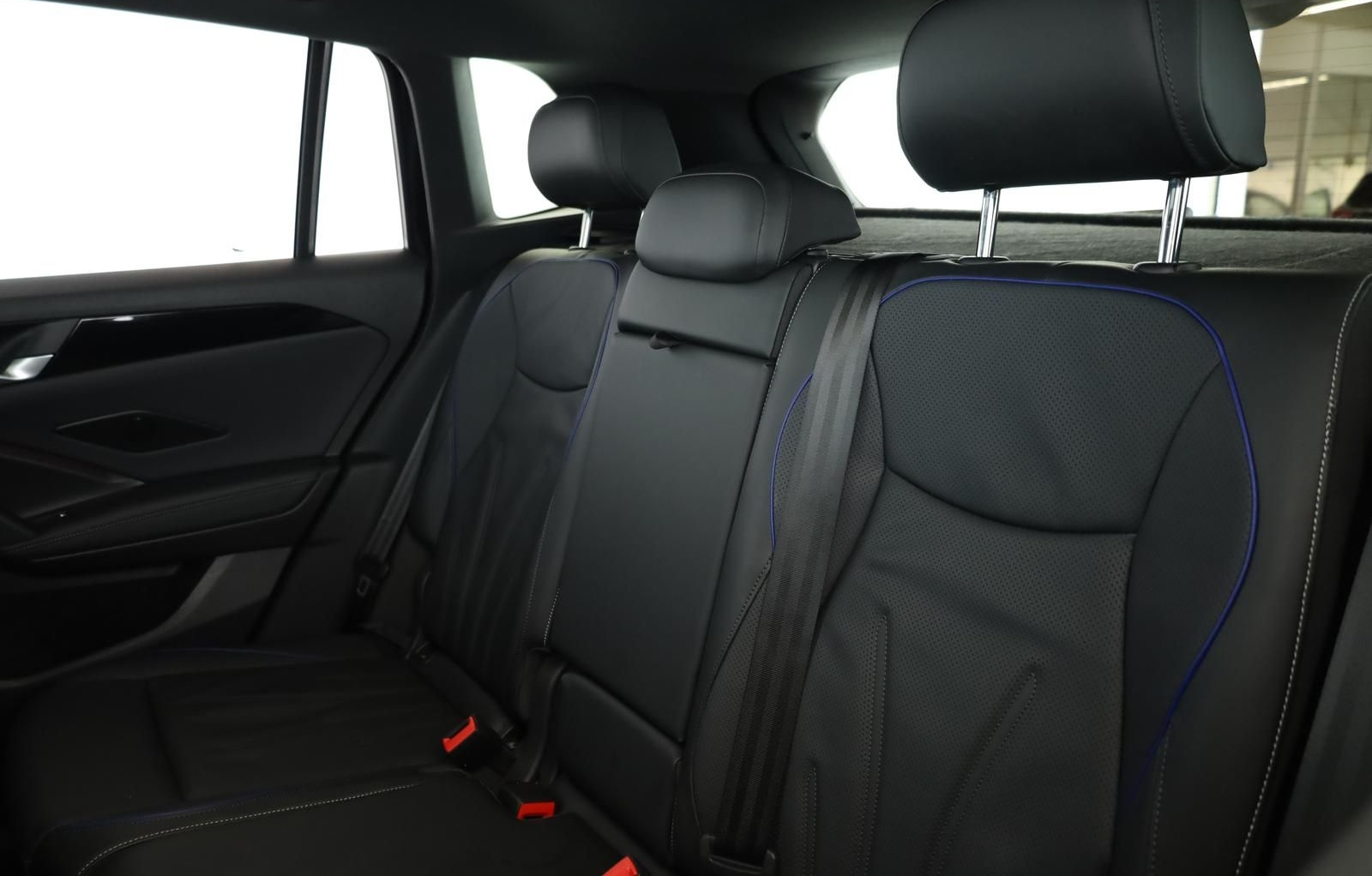 Volkswagen Tiguan 2.0 TSI DSG 4M R-Line IQ Pano Nav Key 360 foto 25
