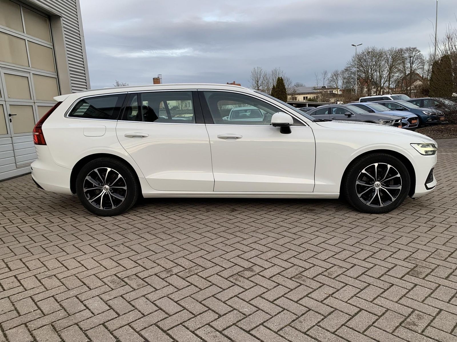 Volvo V60 Momentum Pro B4 AHK+LED+BLIS+Virtual+DAB foto 4