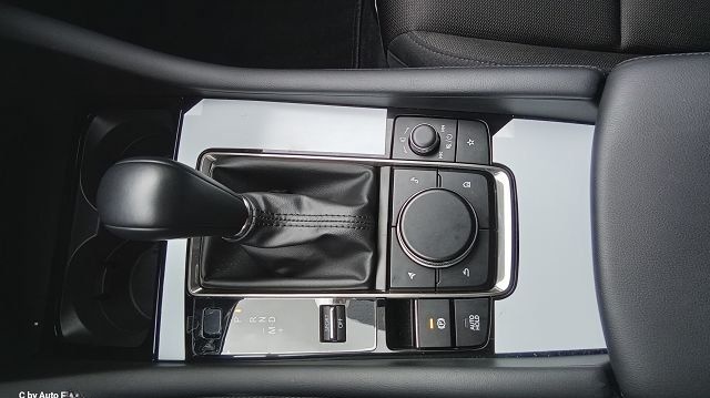 Mazda 3 2.5L e-SKYACTIV G 140ps Exclusive-Line + Paket foto 4