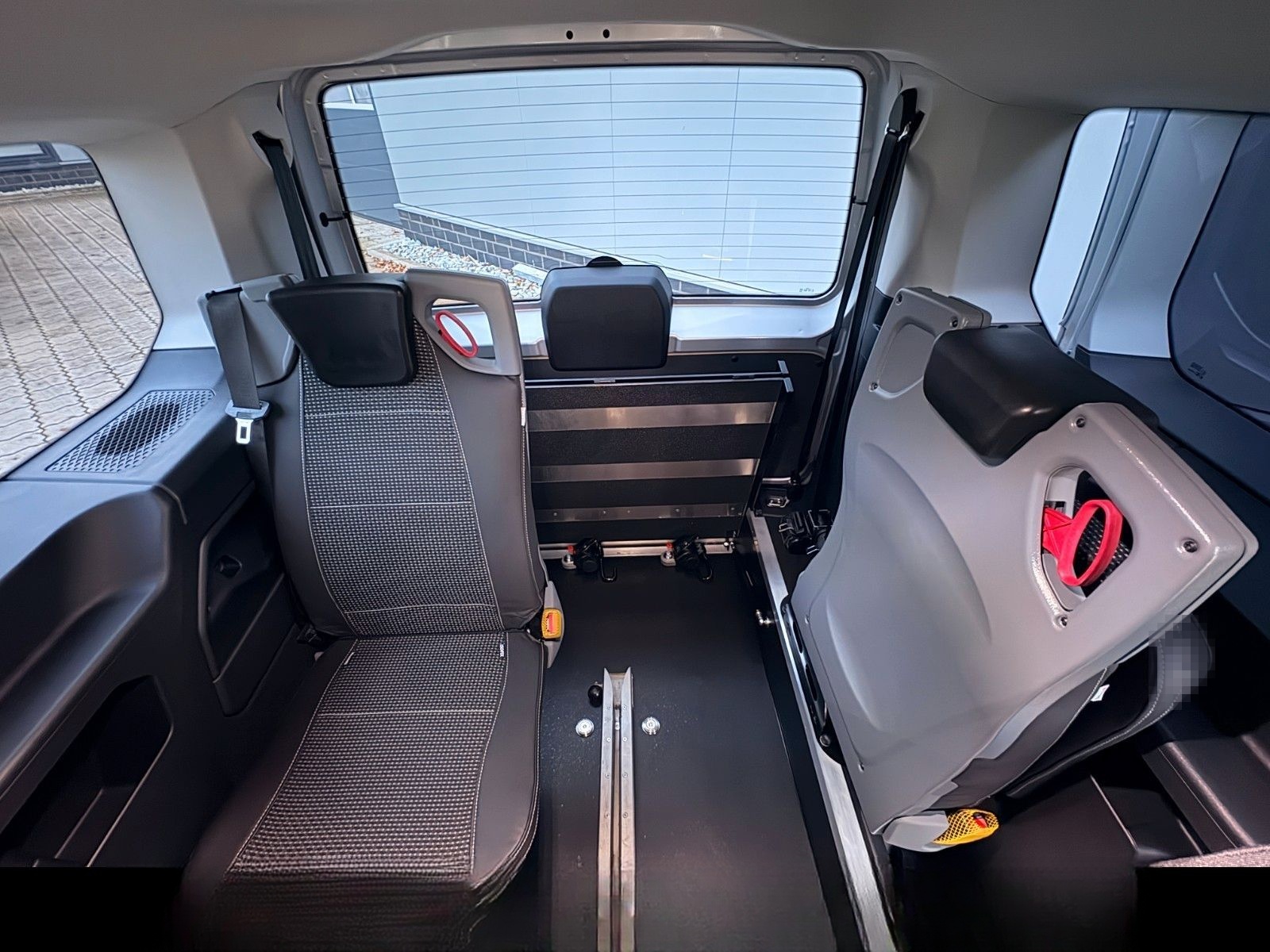 Volkswagen Caddy Maxi DSG Rollstuhl Klappsitze Tragestuhl foto 6