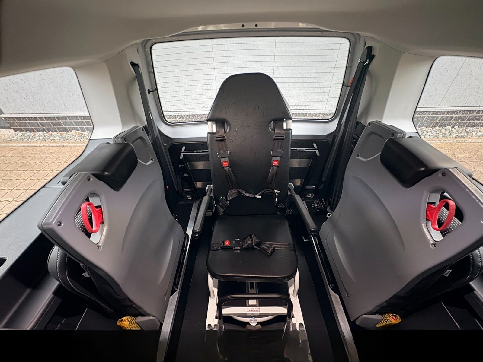 Volkswagen Caddy Maxi DSG Rollstuhl Klappsitze Tragestuhl foto 10