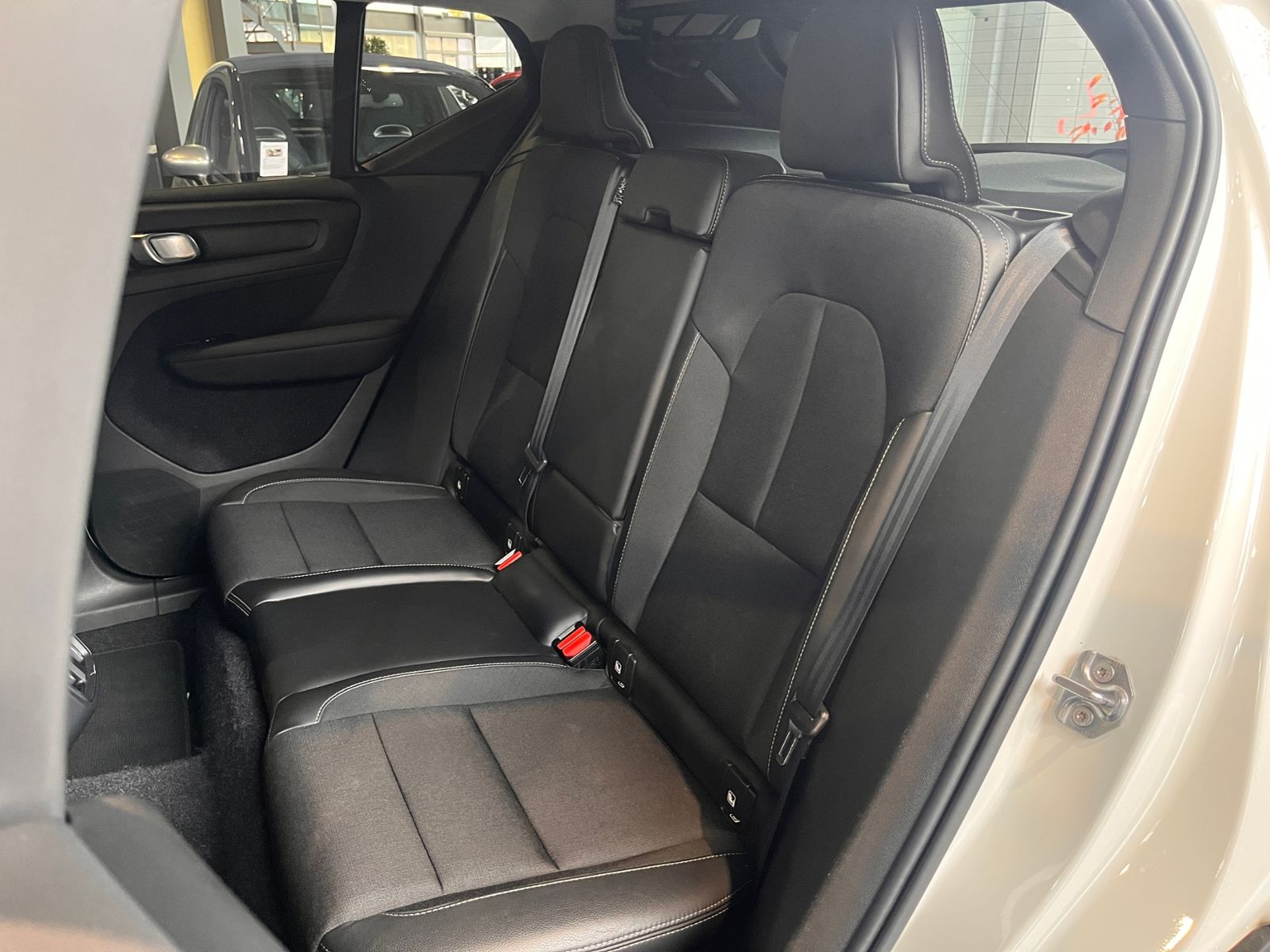 Volvo XC40 AWD AHK LED NAVI ALU foto 20