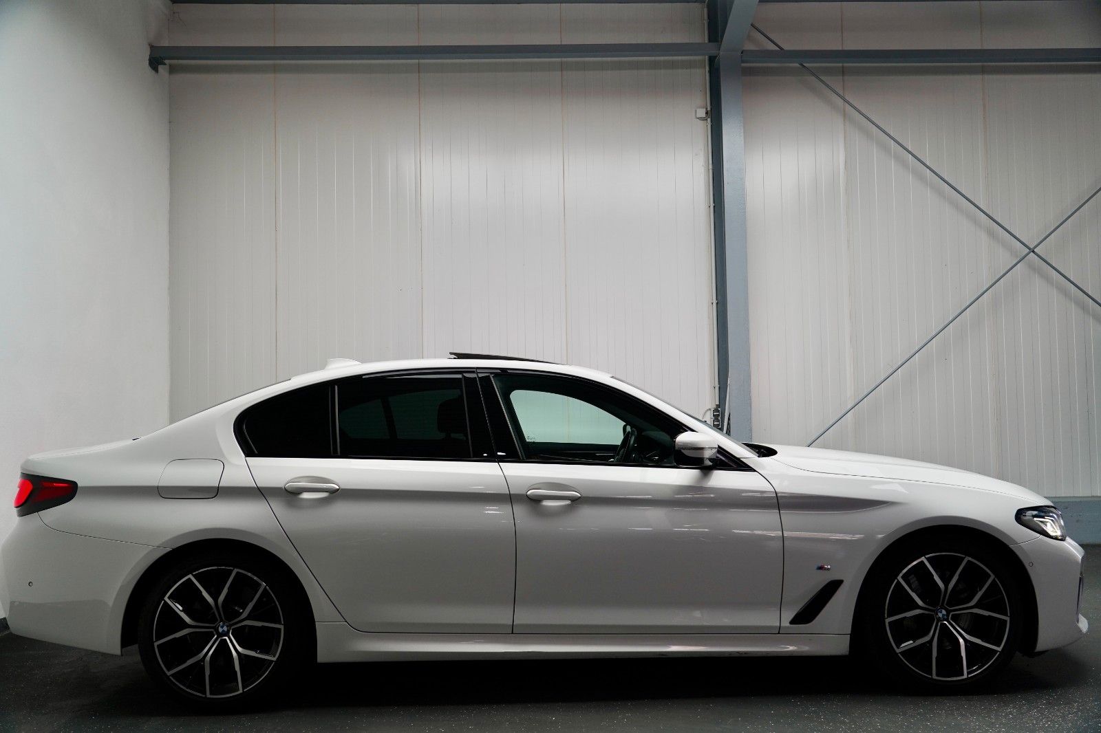 BMW 530d xDrive M Sport SCHIEBEDACH LASER HUD KEY foto 4