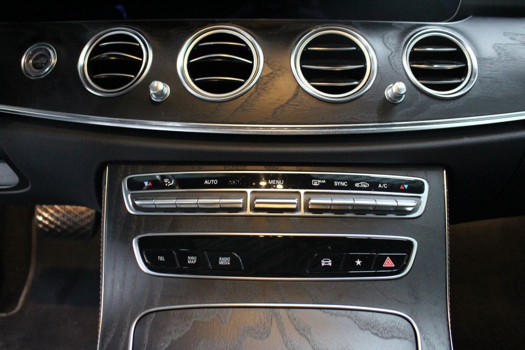 Mercedes-Benz E 220 d T 4M Avantgarde LED Kamera AHK Widescree foto 12